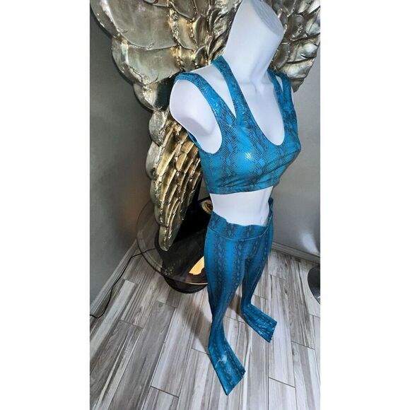 LAKRIS Women Workout Set Blue Snakeskin 2 Pieces Leggings Criscross Bra Size XS - Picture 6 of 16